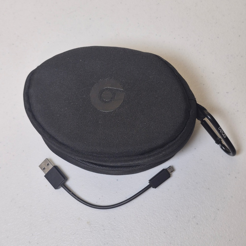 Beats by Dre Headphone Carrying Case Black Zippered Hard Shell with Carabiner